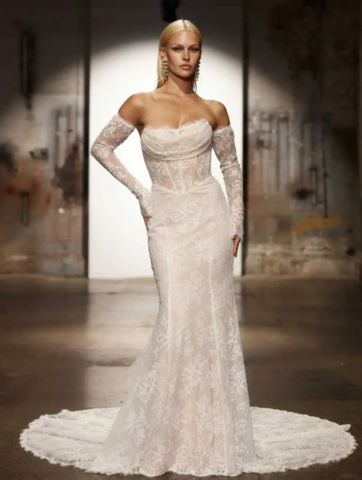 Evie Young Roxanne Image